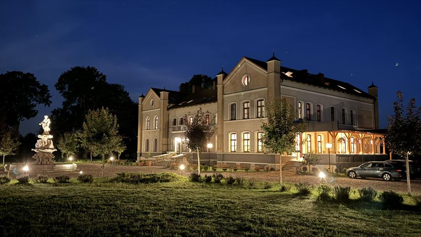 Nowoczesny hotel z klimatyczną restauracją , Hotel - Pałac Słonowice, Słonowice